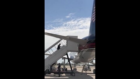 TRUMP❤️🇺🇸🥇🪽BOARDS TRUMP FORCE ONE🤍🇺🇸🏅🪽🛬 TO NASHVILLE, TN💙🇺🇸🏅🪽🛫⭐️