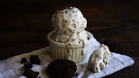 How To Make Keto Cookies and Crème Ice Cream