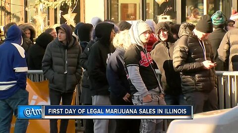 Illinois sees first legal sales of recreational marijuana