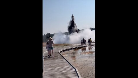 Yellowstone Biscuit Basin eruption