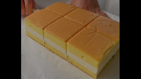 Cream cake sendwich