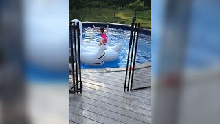 15 Summer Floaty Fails