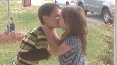 Parents Record Their Kids Sharing Kisses
