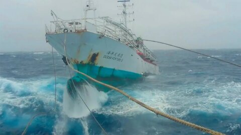 Ship in Storm | Towing A Fishing Vessel Through Massive Waves! (Ran Out Of Fuel)