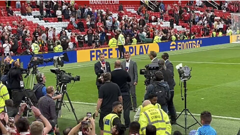 Man United fans paid tribute to Roy Keane during Sky Sports' broadcast