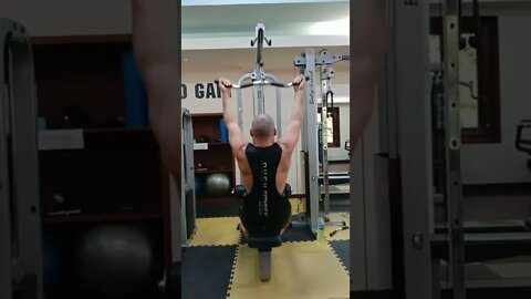 Palm Up Lat Pulldown Andre