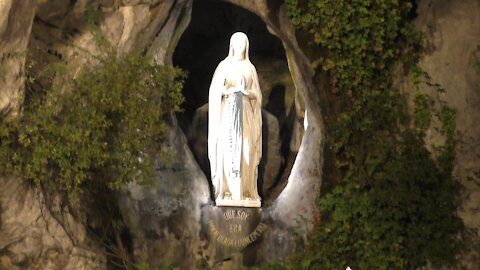 Salve Regina a Lourdes