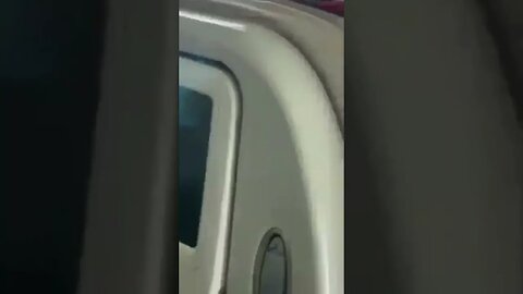 Door of Asiana Airlines plane opens in mid-air!!!