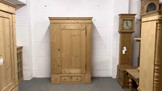 Single Door Antique Pine Wardrobe (Dismantles) (V5909D) @PinefindersCoUk