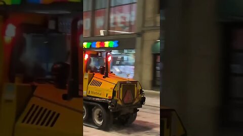 Montréal Downtown Mini Tractor Snow removal