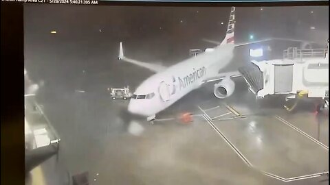 American Airlines Boeing 737-800 pushed away from its gate at Dallas International Airport