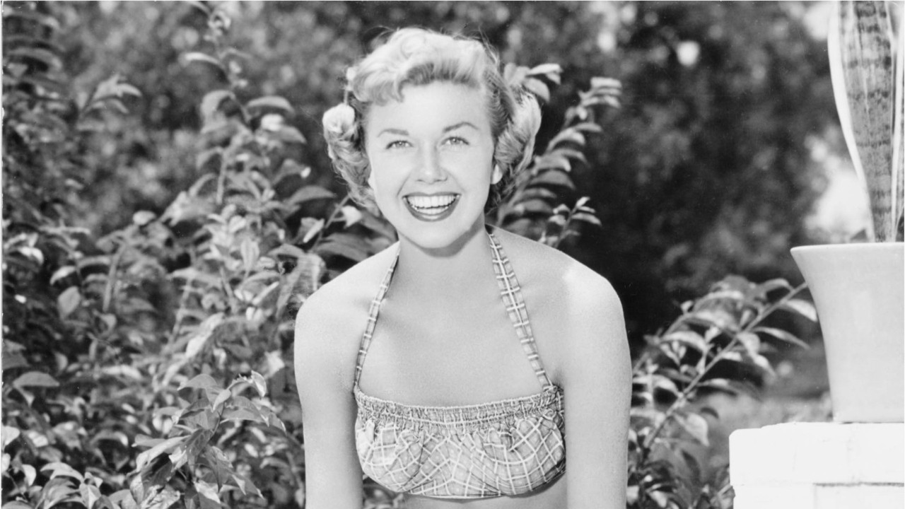 Doris Day Estate To Auction Her Golden Globes To Benefit Animal Shelter