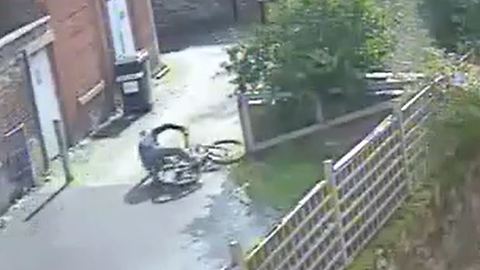 Bike thief takes a tumble