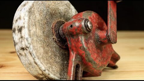 Rusted Hand cranked grinder - Restoration