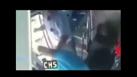 😱bus fight😱 OG driver teaches lesson to a young passenger 🥊