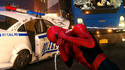 Spider man (Tobey Maguire suit) is saved by a cop