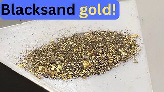 Beach gold prospecting in NZ! Finding rich gold seams!