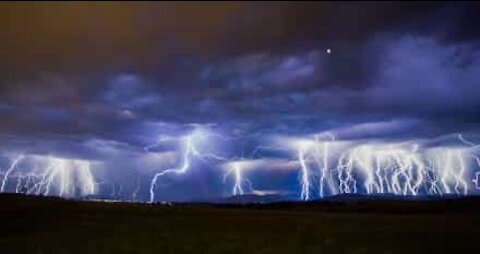 Impetuosa tempesta di fulmini in Australia
