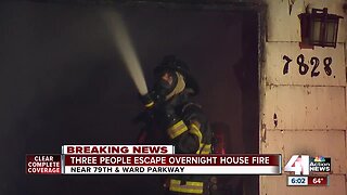 3 people, cat escape house fire on Ward Parkway