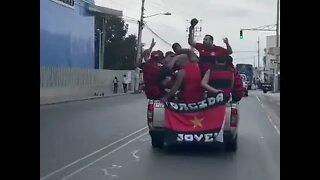 Caravana de organizada do Flamengo em Guayaquil