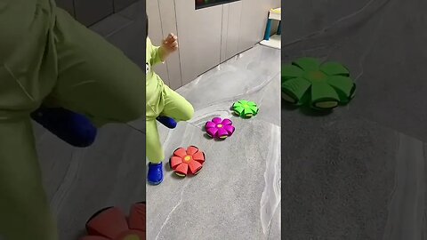 Flying UFO Disc Ball: Experience Futuristic Fun with this Remote-Controlled Toy