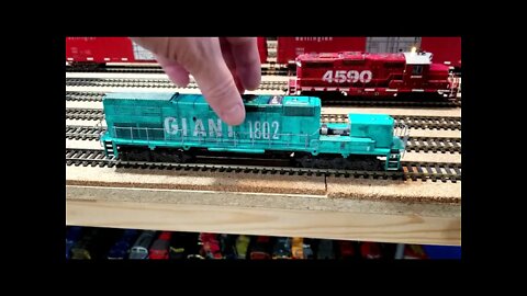 2021 Holiday Special 3rd Preview Athearn Blue Box SD40T-2