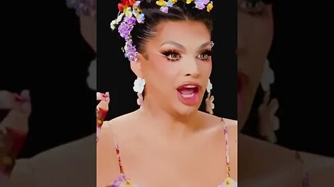 Bianca gets a lesson in tongue popping from Valentina and Kim Chi catches strays 😂👅 #ThePitStop RP