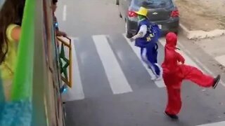 DANÇARINOS SUPER NINJAS DA CARRETA DA ALEGRIA FURACÃO, DANÇANDO FOFÃO, O MÁSKARA E PATATI, LIKE 22