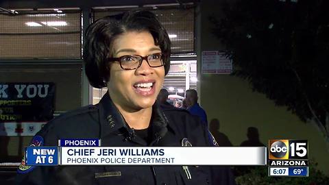 Valley children shop with Phoenix police officers