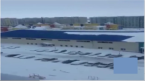 Roof Glacier Causes Massive Layers Of Snow To Fall Onto Parked Vehicles