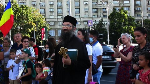 Slujba religioasa in Piata Victoriei