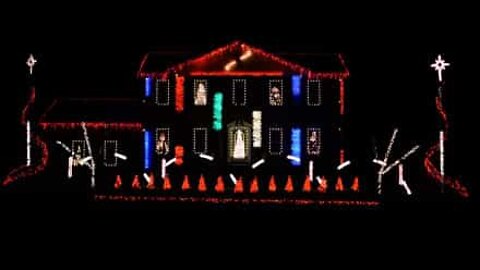 Christmas light show to the sounds of dubstep