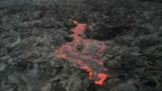 Un drone filme le volcan Kilaunea