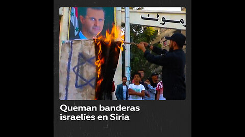 Queman banderas israelíes en una manifestación de refugiados palestinos en Damasco