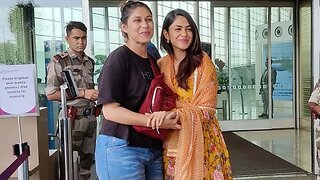 Mrunal Thakur with her sister Lochan Thakur spotted at Mumbai Airport 😍🔥📸