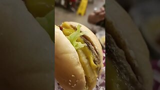 Jolibee Aloha Burger #burger #jolibee #aloha #yummy #trending #shortvideo