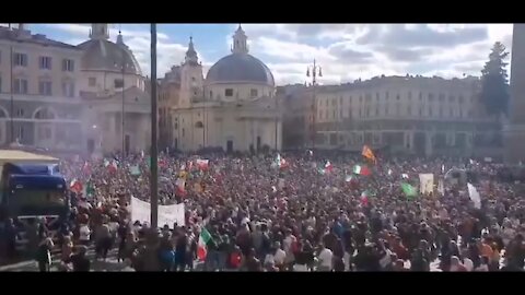 ITALIANOS PROTESTAM CONTRA A DITADURA SANITÁRIA E O PASSAPORTE DA SEGREGAÇÃO/VACINA