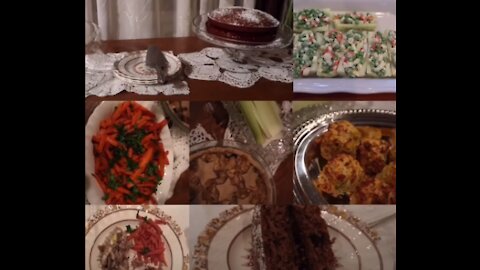 Old-Fashioned Dinner Menu: Washington Chowder, Canoe Salad, English Chicken Pie...and More