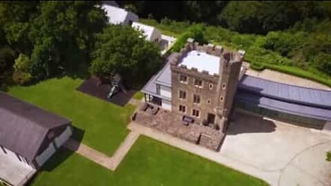 Det här sagolika slottet i Wales är till salu!