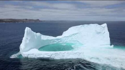 Incredible: Iceberg has hidden pool inside