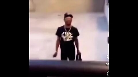 #charlestonwhite gets threatened by one of #nipseyhussle homies and he sprayed them #viral #shorts