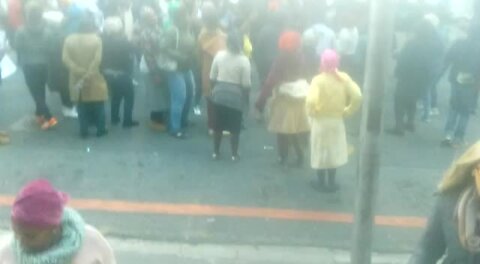 Khamandi residents protest against Stellenbosch land invasion eviction order outside court (BGB)