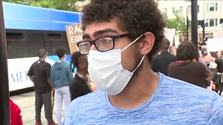 Cincinnati protesters march onto I-75, shutting down traffic