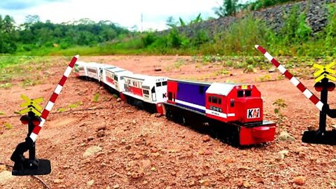 Drama Train Derailed! Assembling the CC206 Large Wooden Railroad, Perumka CC201, Passenger Cars