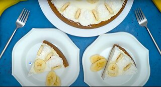 Fresh Banana Cream Cheesecake - Sweet and Savory Meals