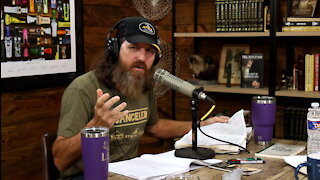 Jase Believed That Si Saw a Black Panther & Why the Love of Money Is the Root of All Evil | Ep 365