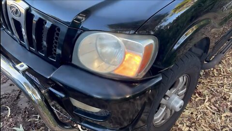 How to Replace the Front Left Indicator Globe in a 2012 Mahindra Scorpio Getaway Pikup