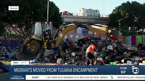 Migrants moved from El Chaprral in Tijuana