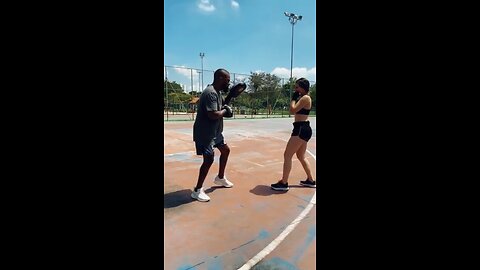 Treinando minha aluna Paula no boxe