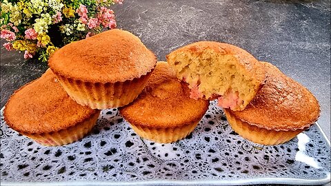 Easy and healthy muffins with oat flour and berries! No Butter, No Oil